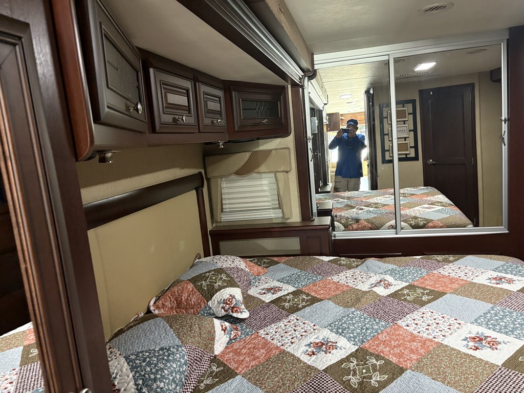 2011 Freightliner Xc Raised Rail Rear Engine Motor Home Chassis - $89,000